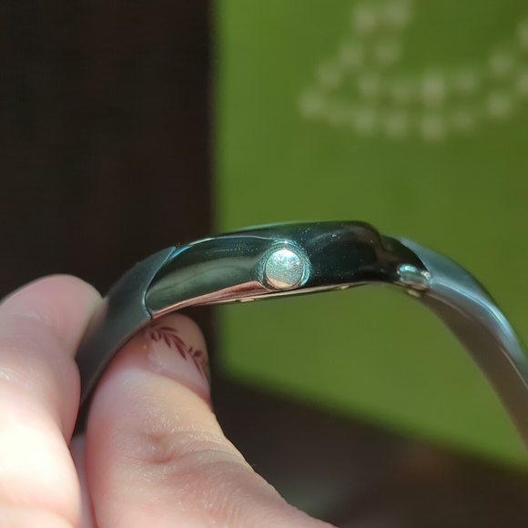 Oakley Crush Women's Watch Steel Lily face - Picture 5 of 8